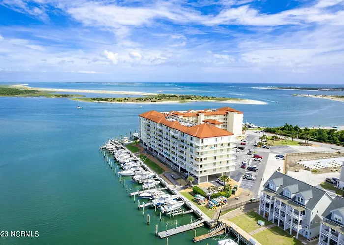 Waterfront Resort , World Class Marina & Slip Avai